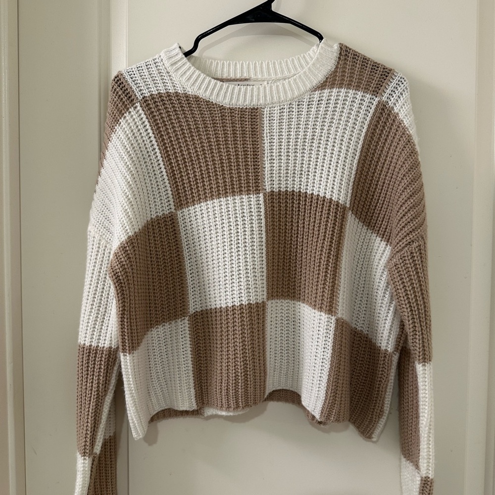 Cozy Checkered Sweater - White and Brown